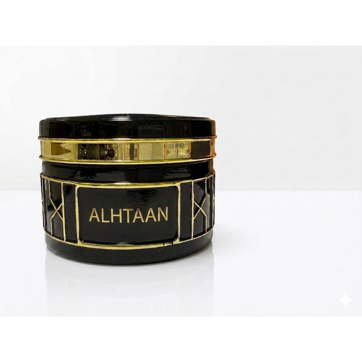 عطر عود الهتان الفاخر الأسود بالخطوط الذهبية من متجر Aromatic Harmony